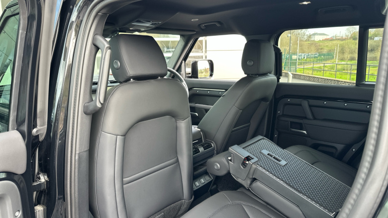 Land Rover Defender 3.0 D350 X-Dynamic SE 110 5dr Auto Diesel Estate